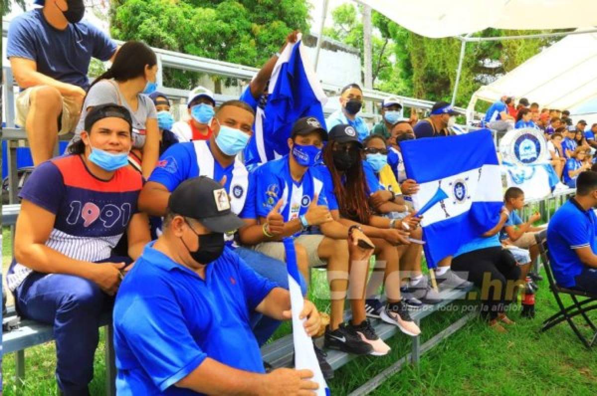 ¡A reventar! Chicas bellas, aficionados eufóricos y leyenda hondureña llenan sede del Victoria en La Ceiba