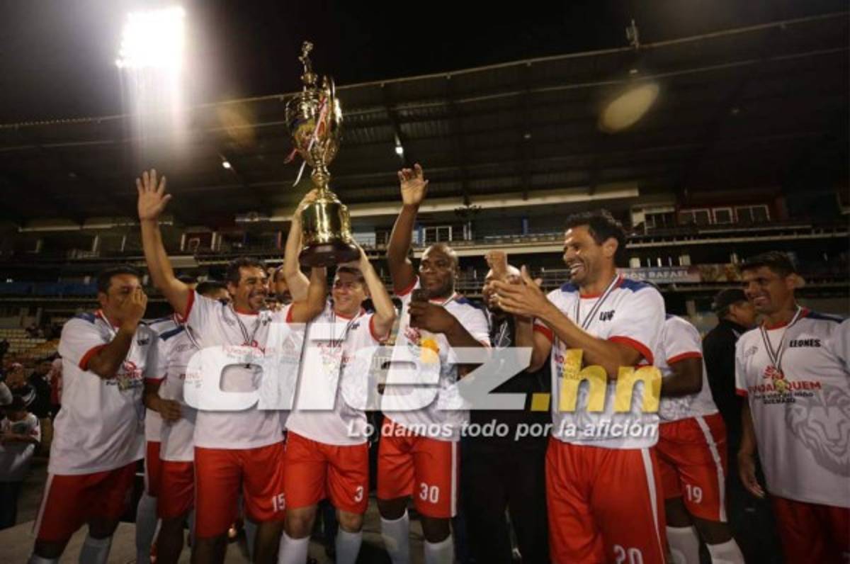 Leyendas del Olimpia derrotan a Motagua en juego benéfico en el Nacional