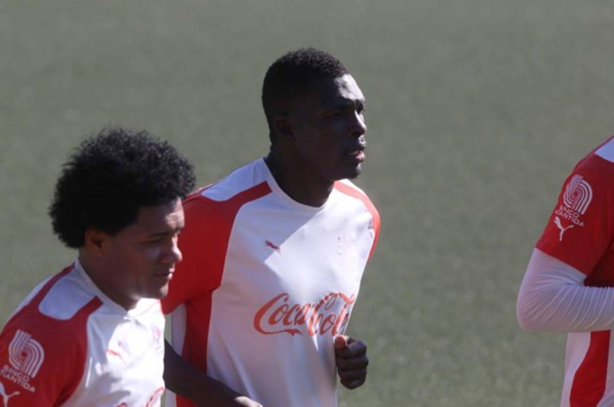 Javier Estupiñán se reincorpora a los entrenos de Olimpia