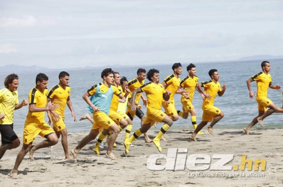 FOTOGALERÍA: Real España se divierte en la playa en plena pretemporada