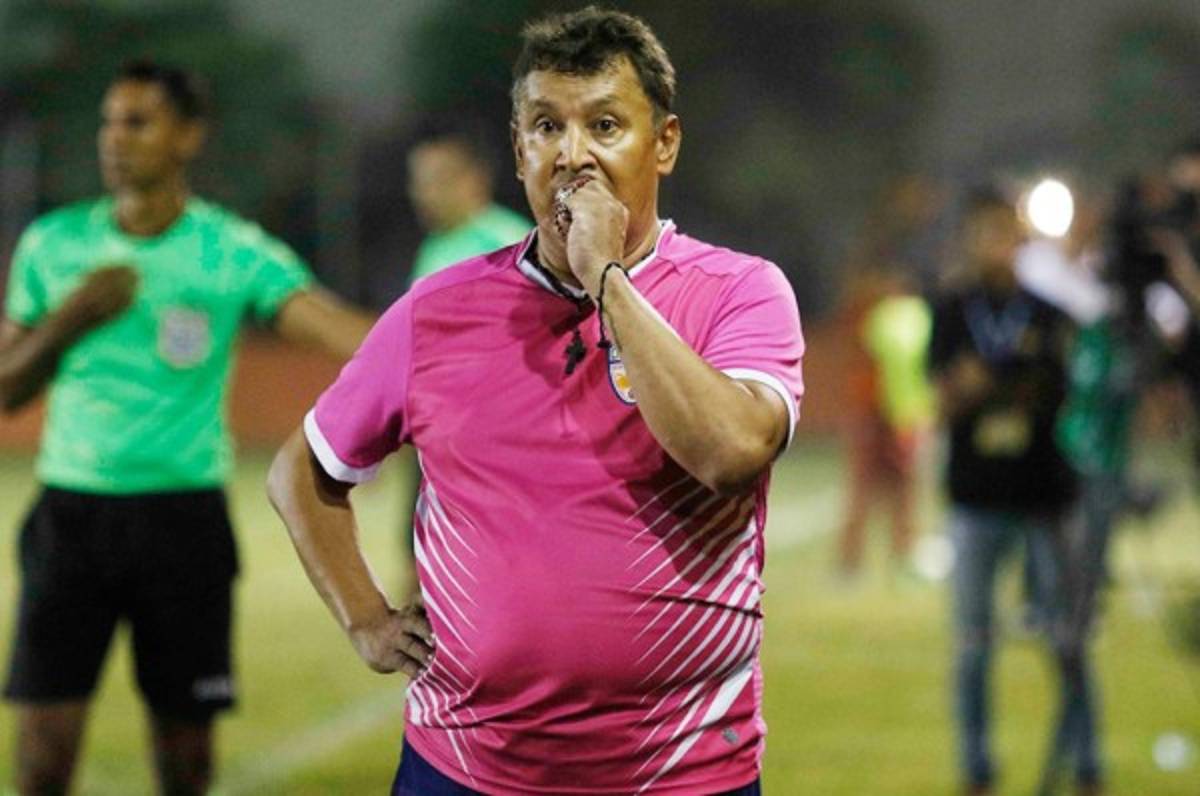 El entrenador Javier Padilla tiene las horas contadas en el Real de Minas