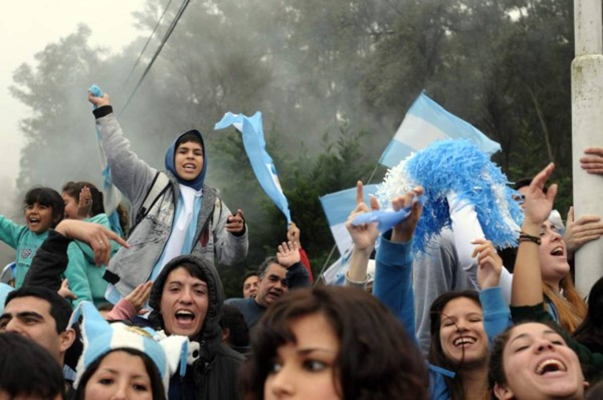 Argentina es recibida por miles de aficionados en Buenos Aires
