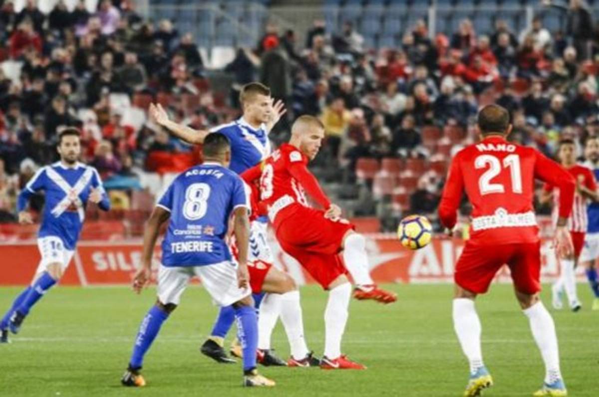 Tenerife y Bryan Acosta caen de visita ante el Almería