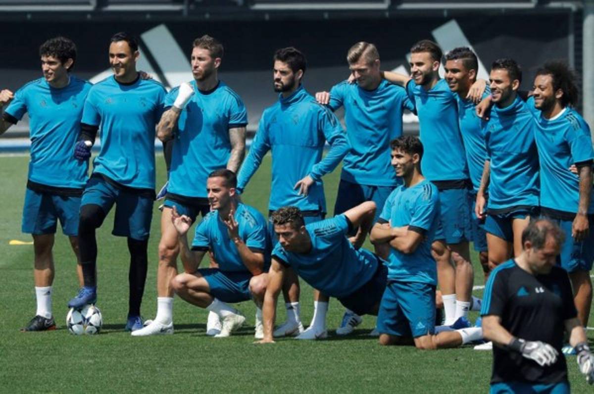 Un Real Madrid completo realiza entrenamiento multitudinario