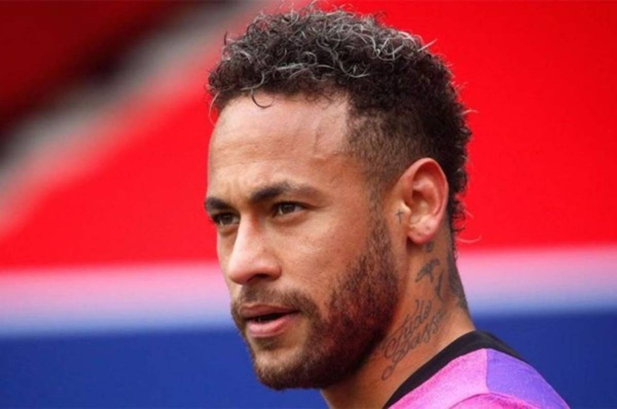 Neymar defiende su vida privada y habla del por qué el PSG aún no juega bien con Messi