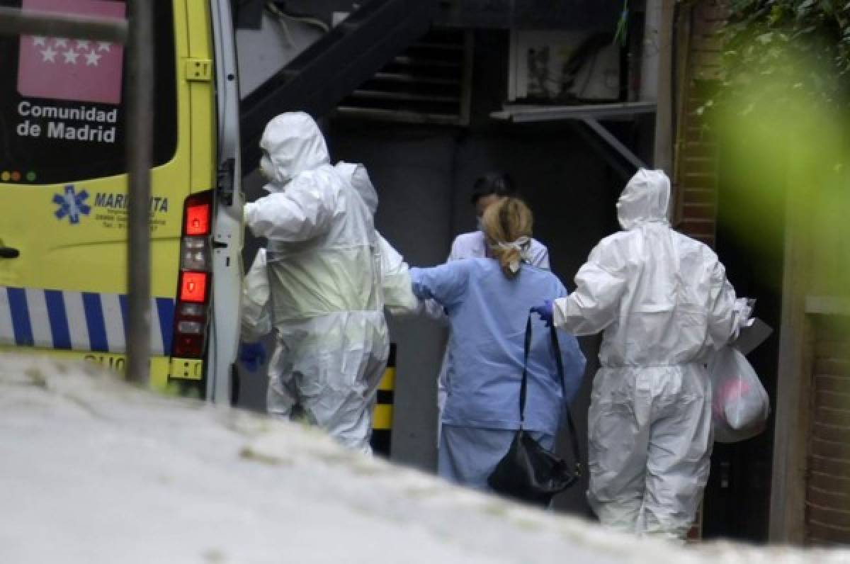 España anuncia 324 nuevas muertes por coronavirus, un 32% más que el viernes