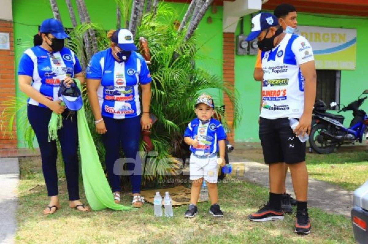 ¡A reventar! Chicas bellas, aficionados eufóricos y leyenda hondureña llenan sede del Victoria en La Ceiba