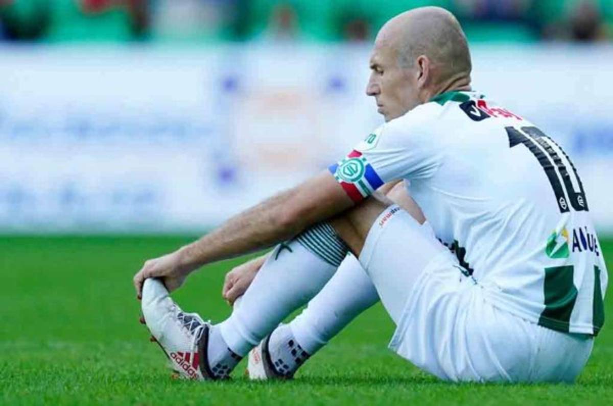 Arjen Robben está lesionado y no asegura volver a jugar con el Groningen