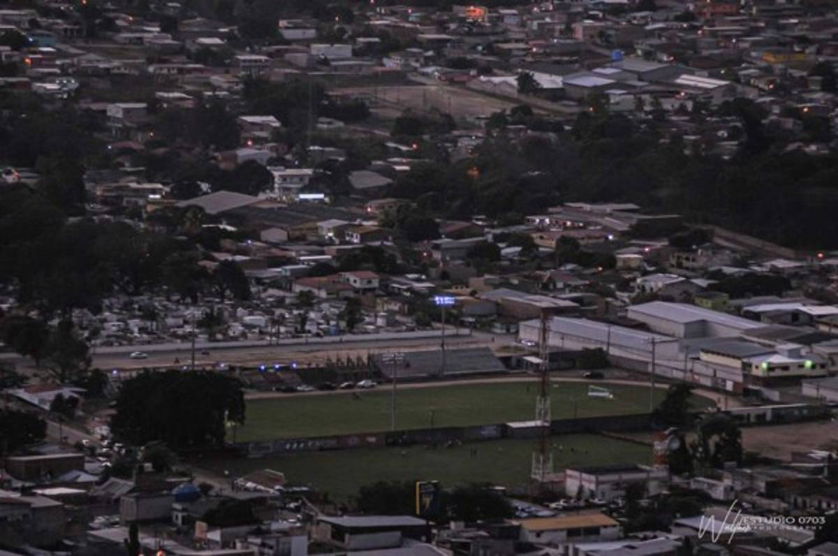 El estadio Marcelo Tinoco de Danlí ya cuenta con luz para juegos de noche