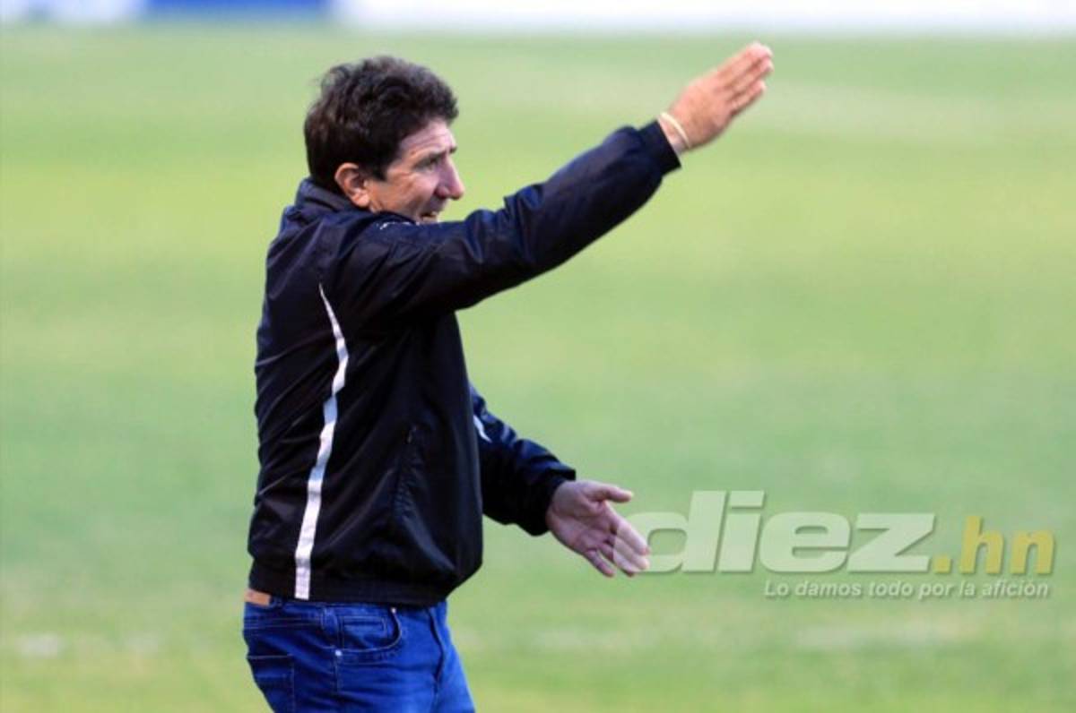 Héctor Vargas sobre el estadio Nacional: 'La cancha es un desastre'