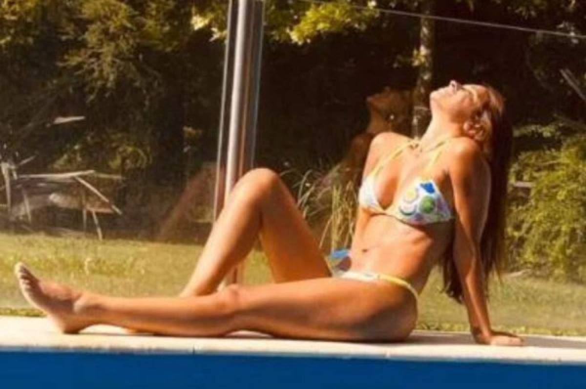 Antonela Rocuzzo presume su cuerpazo al borde de una piscina durante sus vacaciones