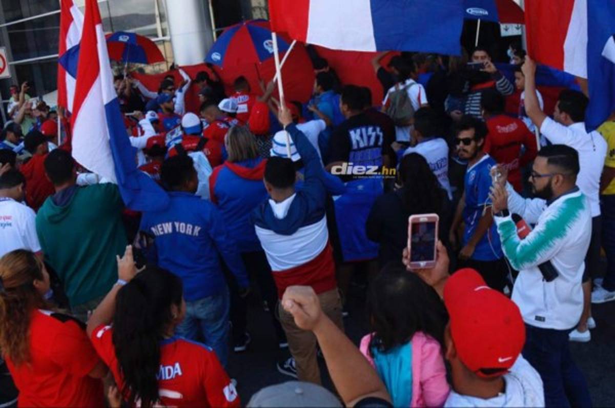 Fotos: Banderazo de la UltraFiel a Olimpia previo a su duelo contra Montreal Impact