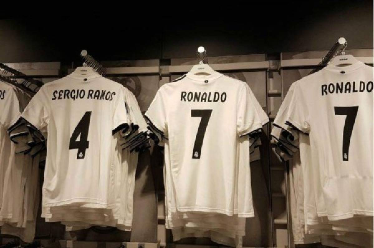 La camisa de Cristiano Ronaldo sigue a la venta en las tiendas del Real Madrid