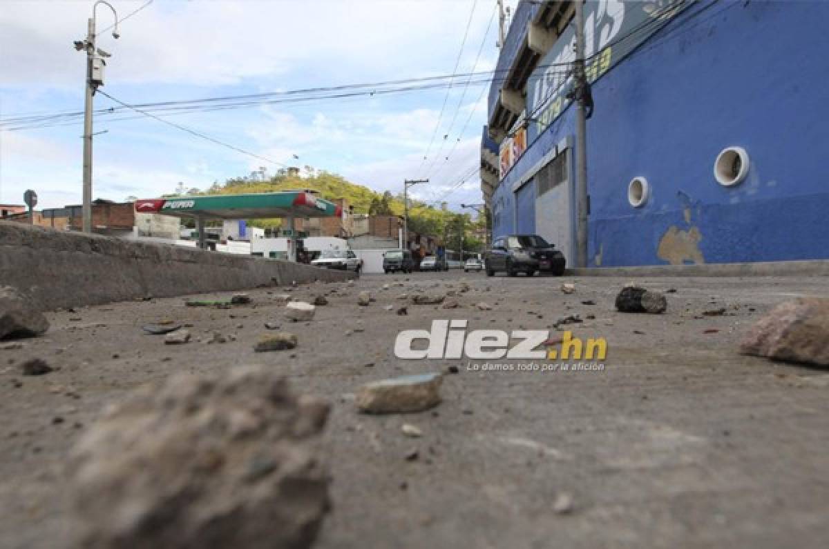 FOTOS: Con piedras llenas de sangre, así luce el estadio Nacional luego de la tragedia