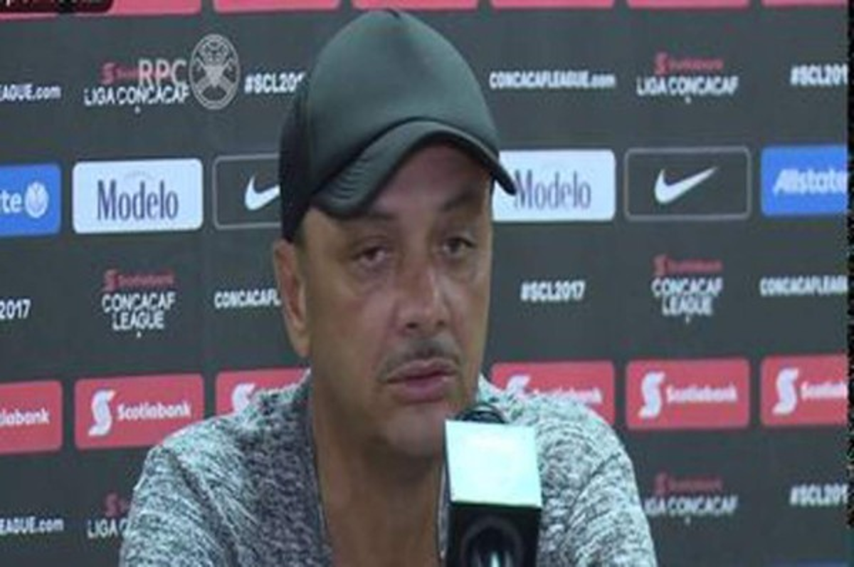 Un goleador y dos entrenadores se suman legión hondureña en Centroamérica