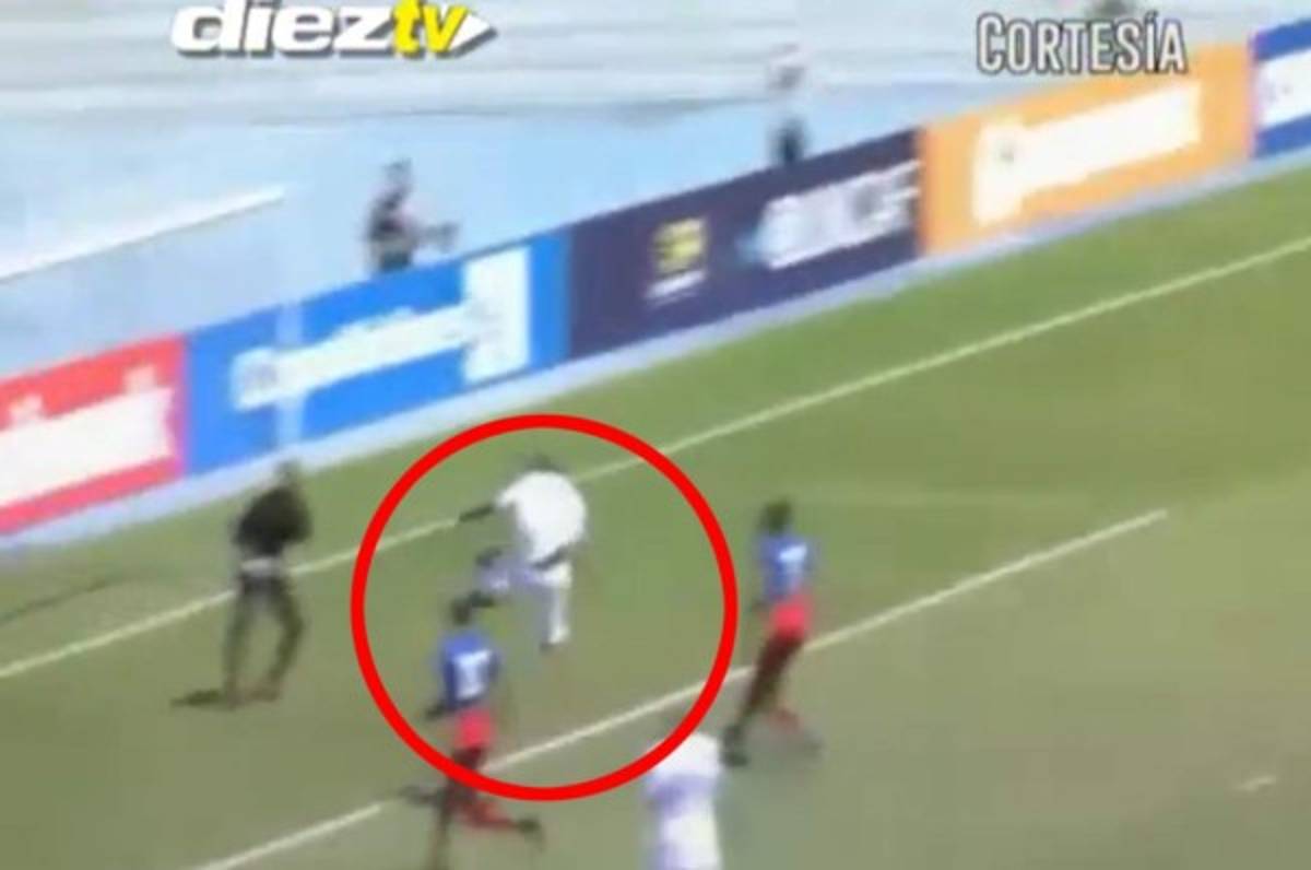 VIDEO: La extraña definición de Eddie Hernández en su gol a Belice