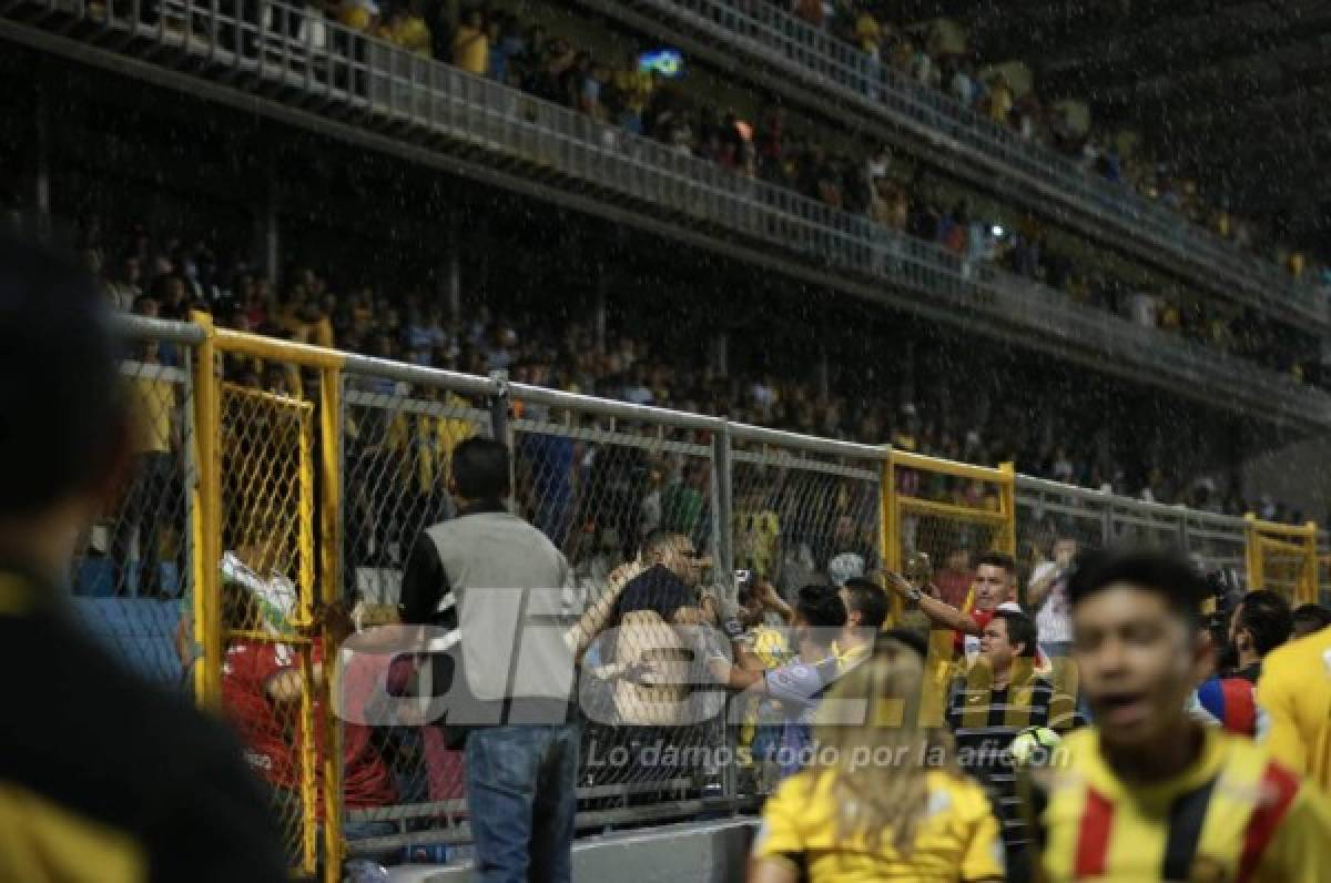 EN FOTOS: Así fueron los relajos en el derbi entre Real España y Marathón