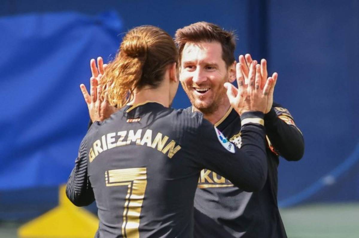 Griezmann celebra su golazo ante el Villarreal con el capitán Lionel Messi. FOTO: AFP