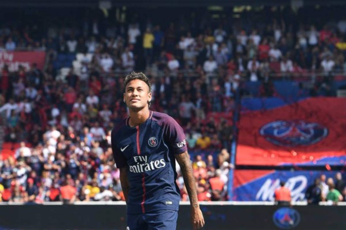 Presentación de Neymar ante la afición del PSG