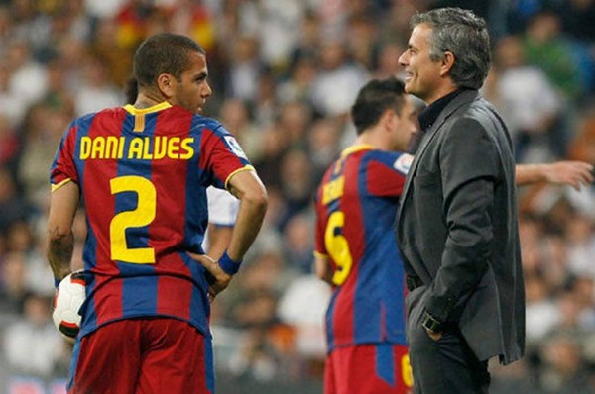 Dani Alves y sus dardos: 'El Madrid de Mourinho no sabía perder. Jugó sucio'