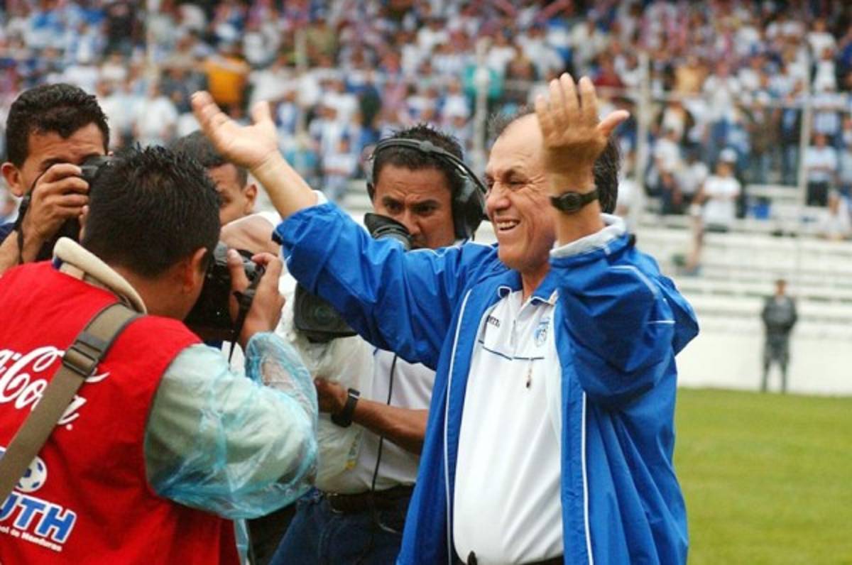 ¡El fútbol en Honduras se une en plegarias por la salud de Chelato Uclés!