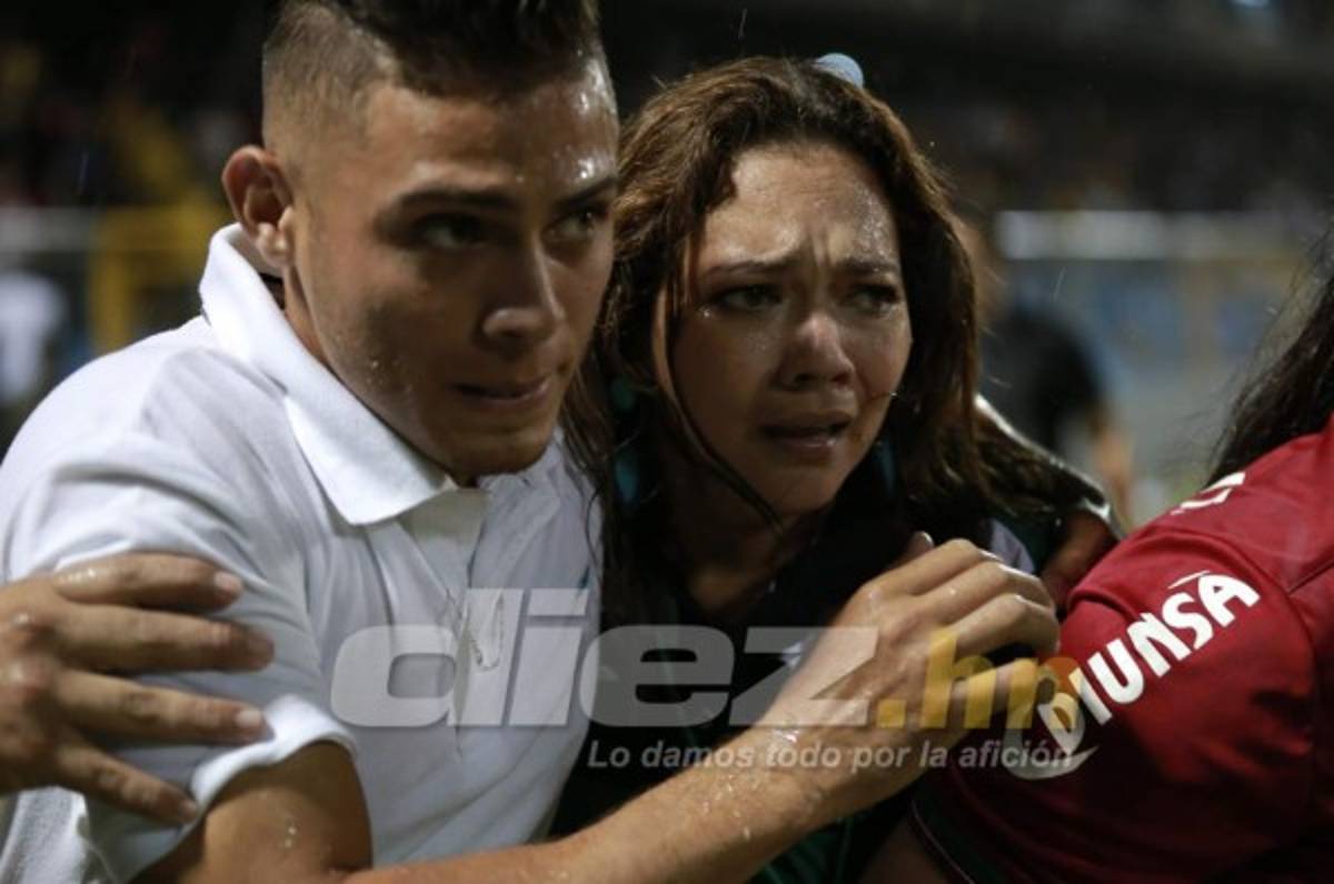 EN FOTOS: Así fueron los relajos en el derbi entre Real España y Marathón