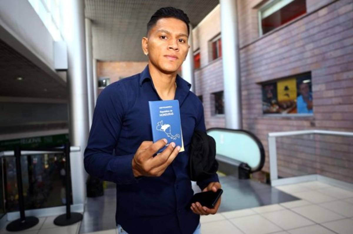 A Bryan Moya lo desalojaron de su apartamento en Colombia y revela por qué se marcha a África