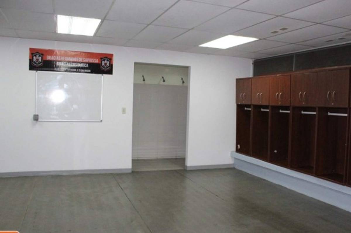 El detallazo que le dejó el Águila de El Salvador en el camerino al Saprissa