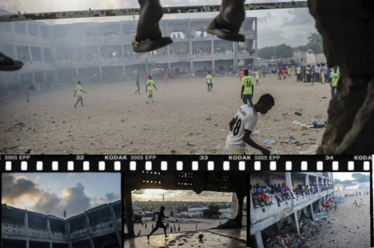 ¡IMPACTANTE! La triste realidad de como juegan fútbol los niños en Mogadishu, Somalia