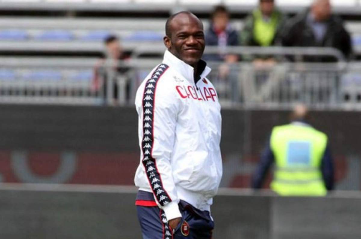 En Italia aseguran que David Suazo será nuevo técnico del Brescia