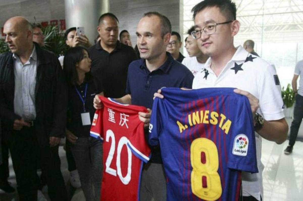 Sorpresota: ¡Equipo chino anuncia oficialmente que no fichará a Iniesta!