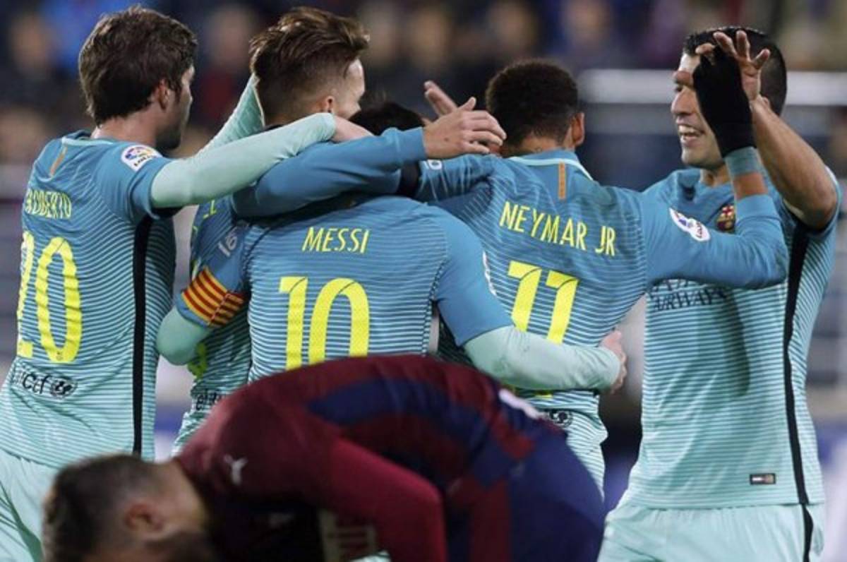 El Barcelona golea al Eibar y presiona al Real Madrid