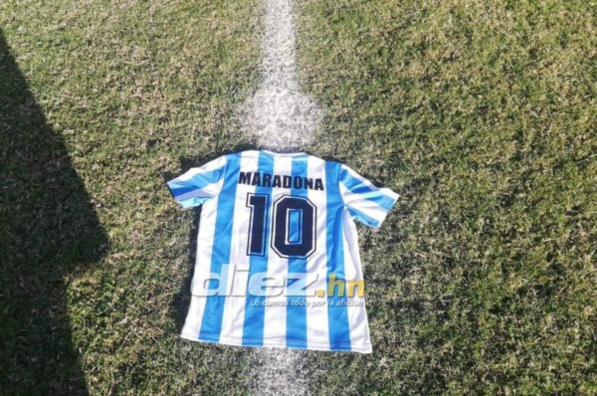 NO SE VIO EN TV: Homenajes a Maradona y la UltraFiel alentó fuera del Nacional