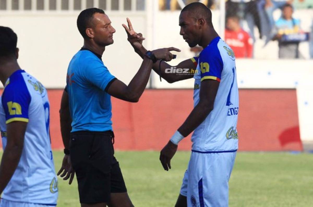 Jerry Bengtson: 'Ojalá que lo árbitros vayan mejorando porque están fallando demasiado'