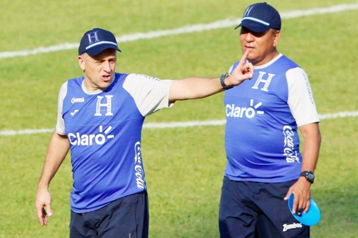 Fabián Coito se molesta por exceso de personas en la cancha del Olímpico