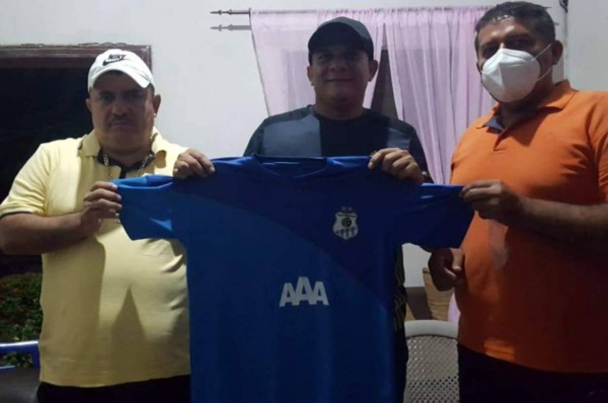 Rueda la primera cabeza en el Ascenso en Honduras; Cedrito FC destituye a Héctor Medina