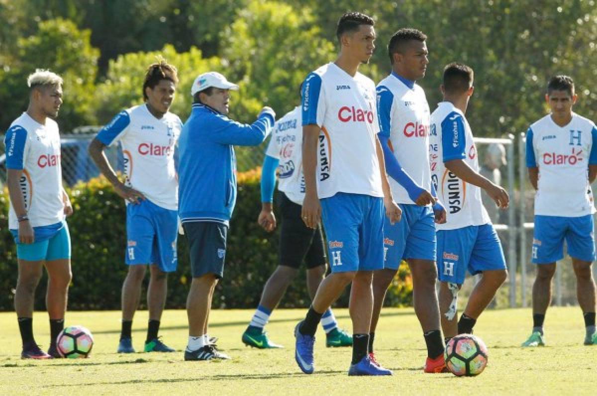 Selección de Honduras se prepara en una mesa de billar