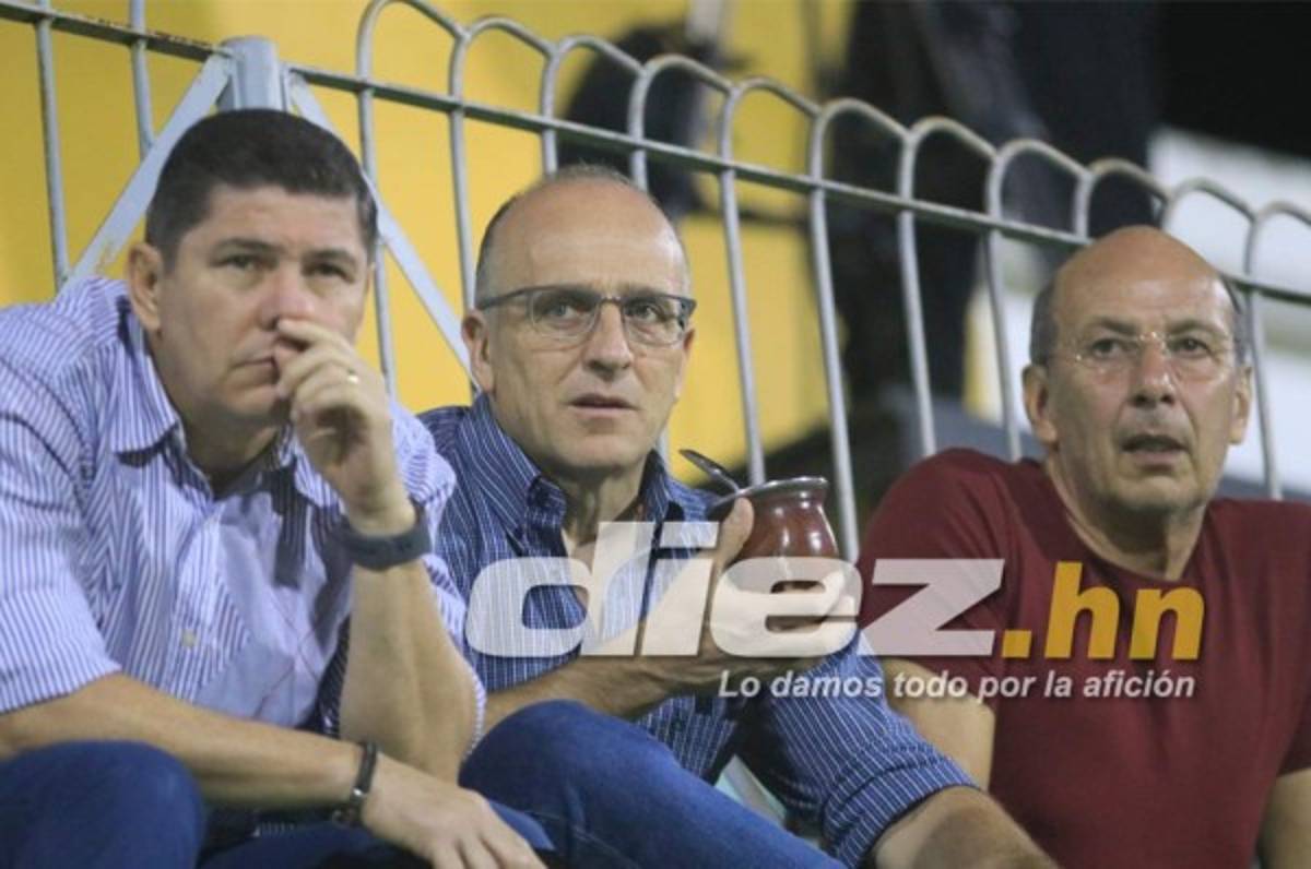 Fabián Coito estuvo en el estadio Carlos Miranda para observar el Olimpia-Platense
