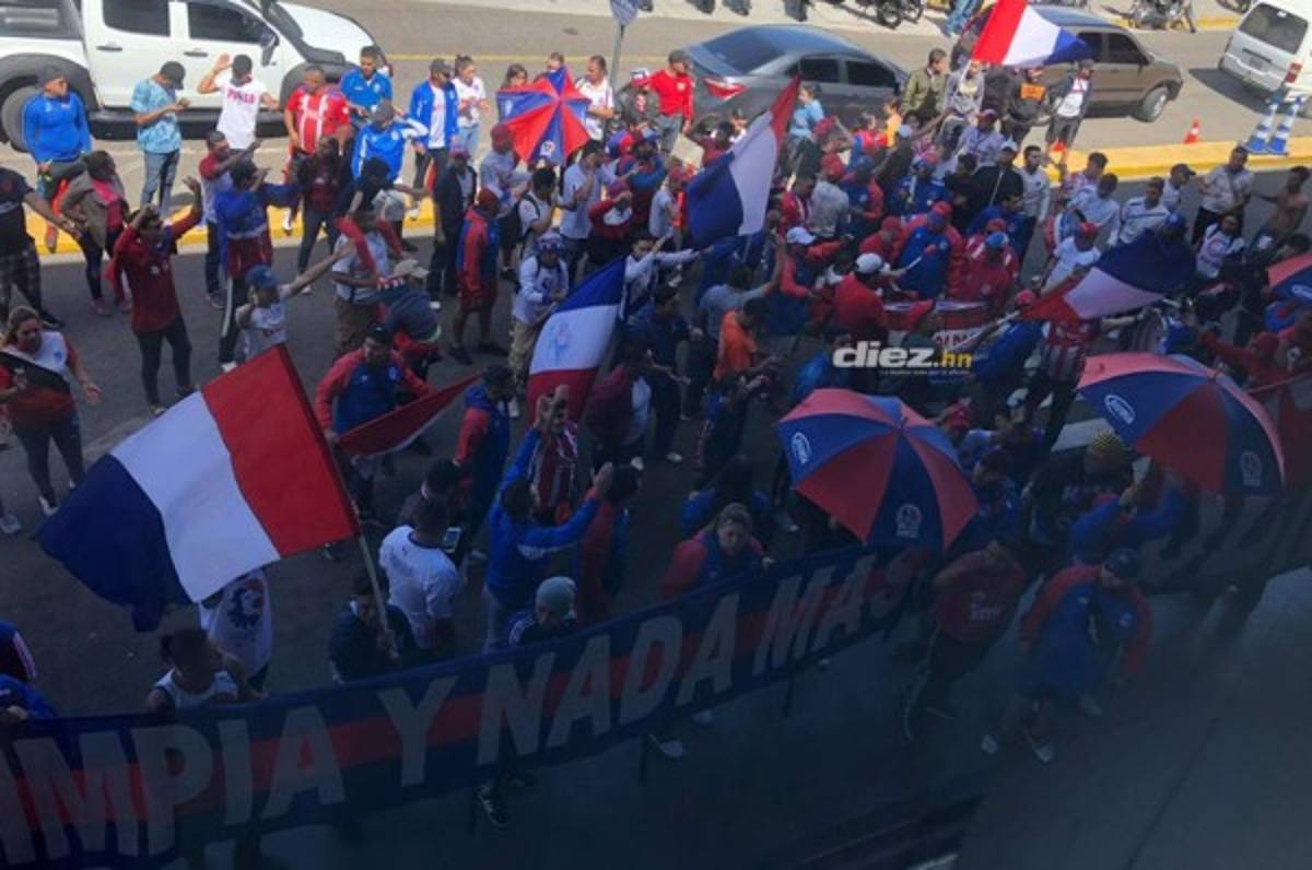 Fotos: Banderazo de la UltraFiel a Olimpia previo a su duelo contra Montreal Impact