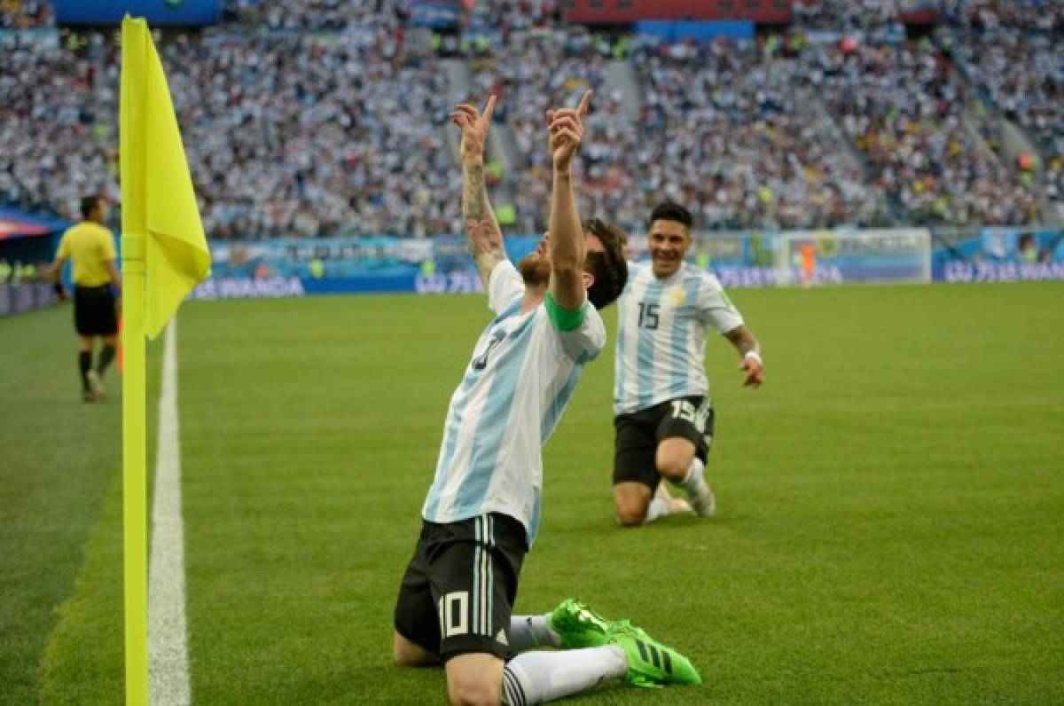Lionel Messi anotó el primer gol de Argentina ante Nigeria. FOTOS AFP y EFE