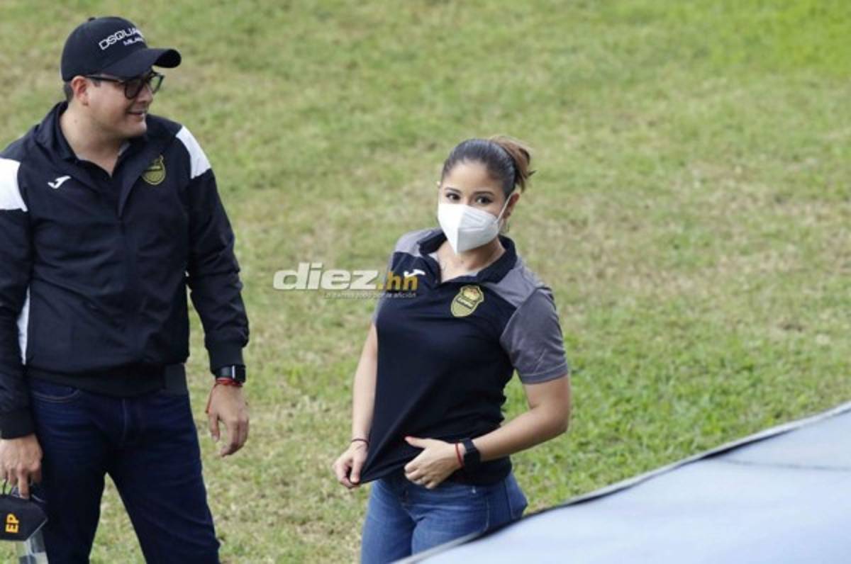 NO SE VIO EN TV: La bella aurinegra en el Morazán y... ¿Directivo del España llegó en bici?