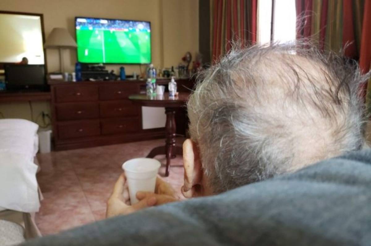 Chelato Uclés recibió el alta médica tras ser operado y se fue a ver un partido de fútbol