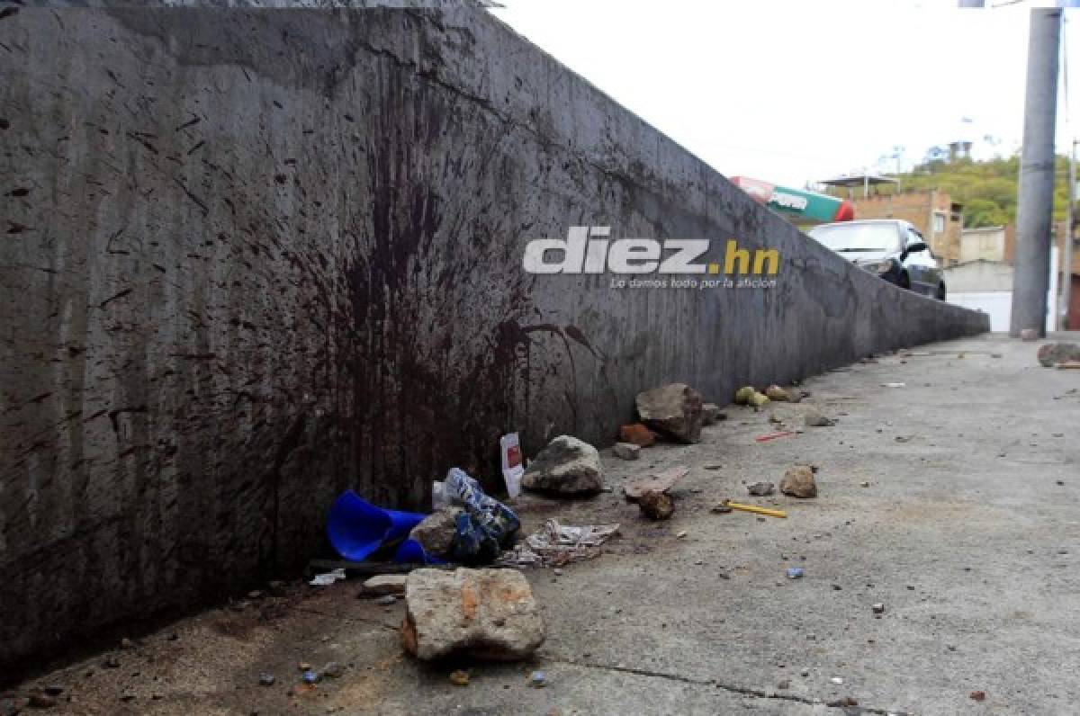 FOTOS: Con piedras llenas de sangre, así luce el estadio Nacional luego de la tragedia