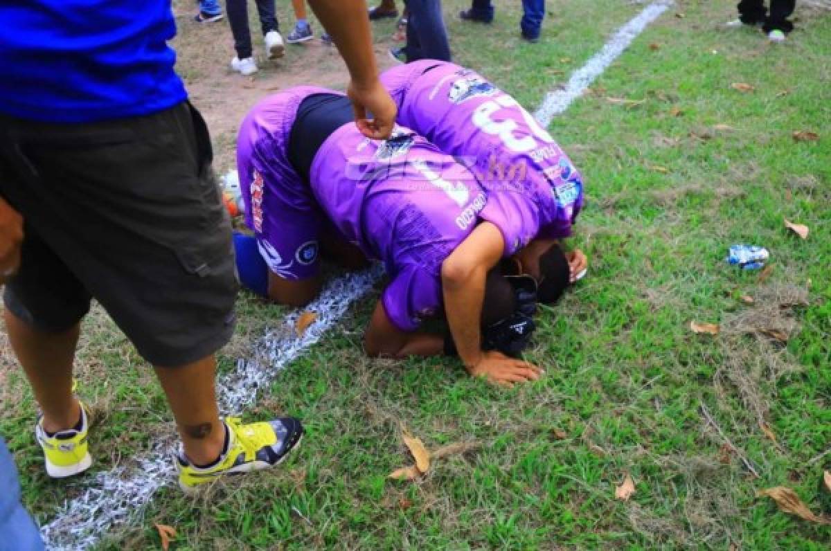 ¡En traje de baño! La More cumple promesa y Victoria celebra su ascenso a Liga Nacional en Honduras