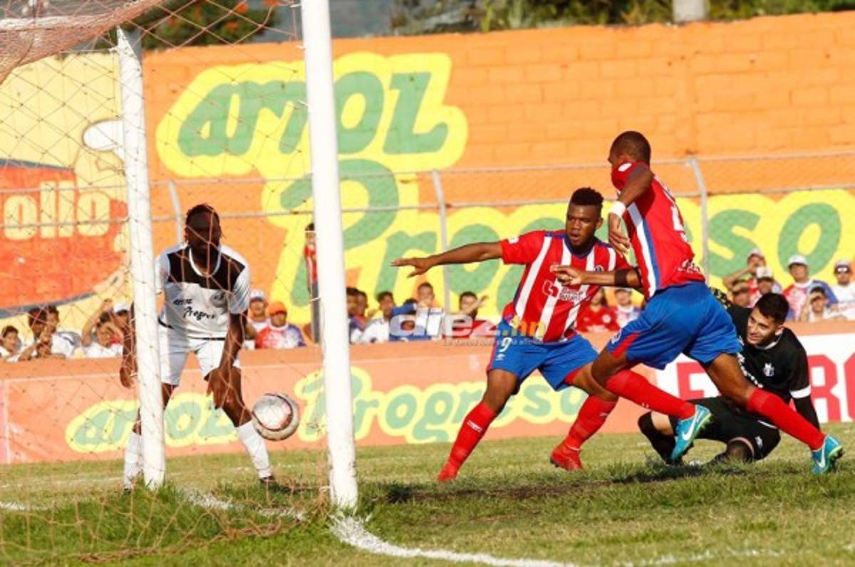 Barra de Olimpia y Policía Nacional protagonizan enfrentamiento