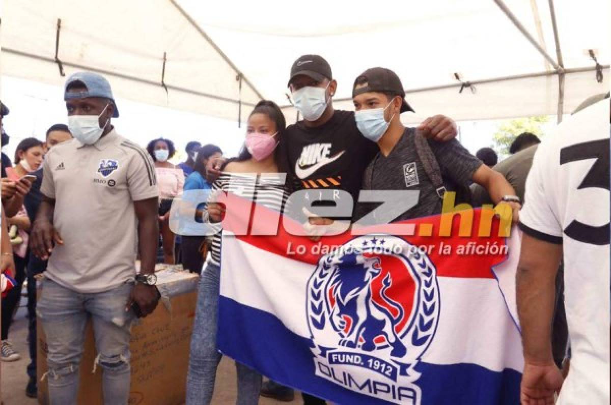 Romell Quioto lleva alegría y muchos regalos a niños afectados por huracanes en La Lima