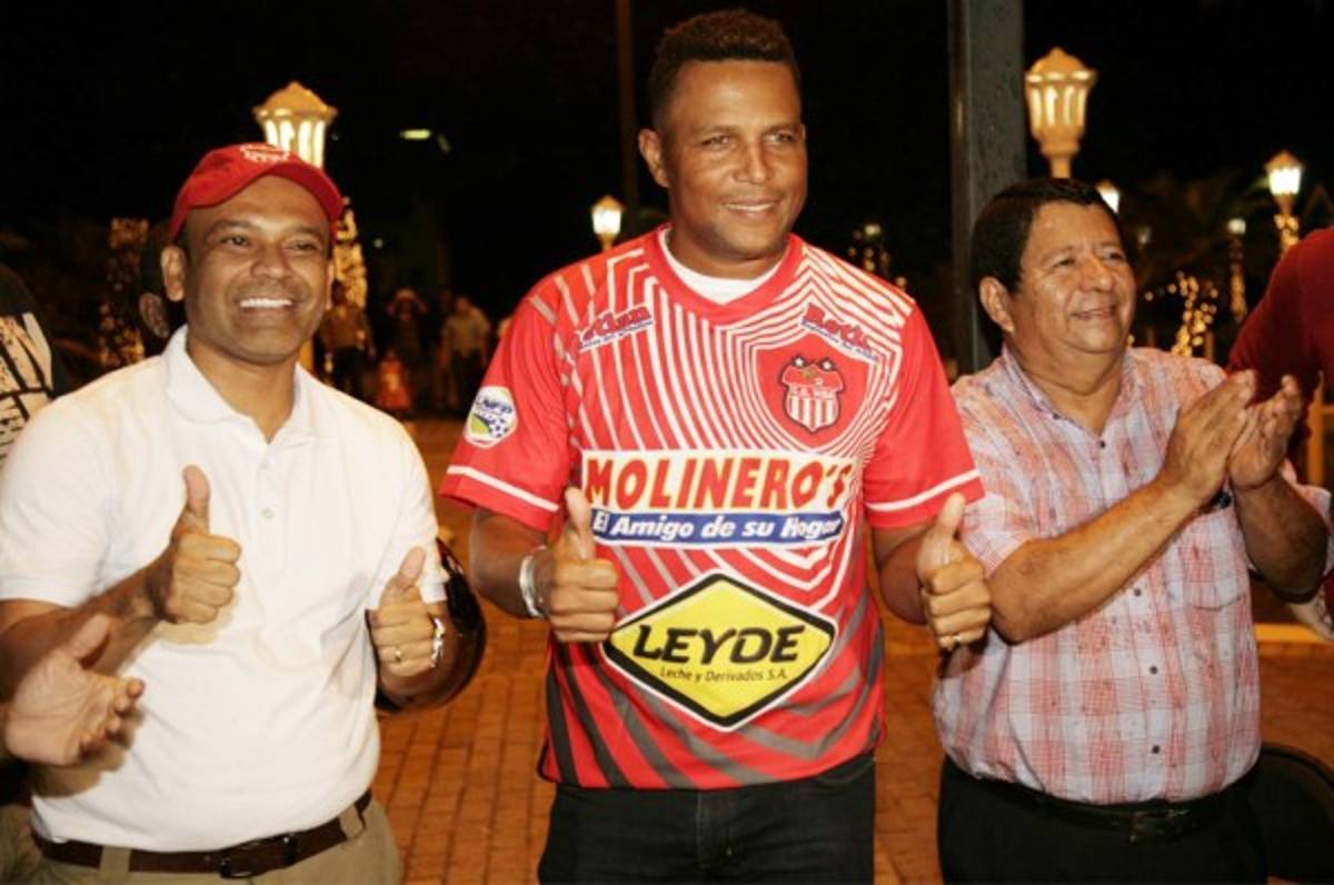 Carlos Pavón se pone la camisa del Vida y pide a la afición el apoyo