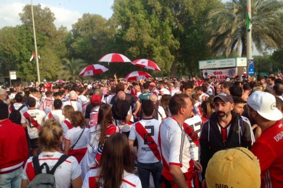 Fiesta, alegría y burlas: Así preparan los aficionados de River Plate la celebración de la Copa Libertadores.