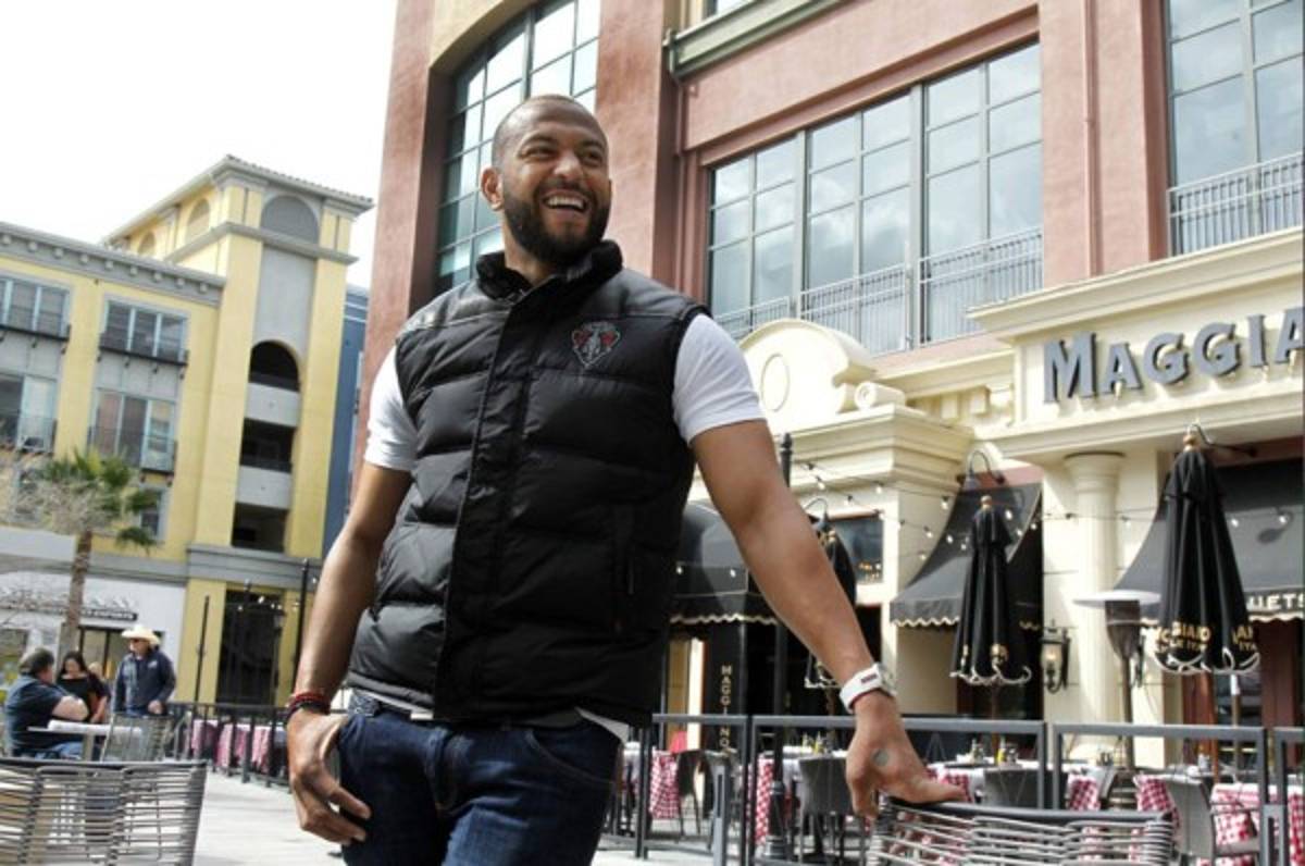 Víctor Bernárdez llegó a Honduras para representar jugadores