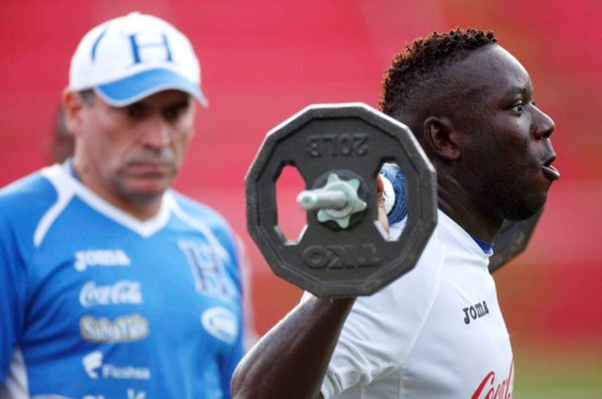 Crisanto: 'A veces llevo el vidrio del carro abajo y me gritan: Baja el vidrio, negro'